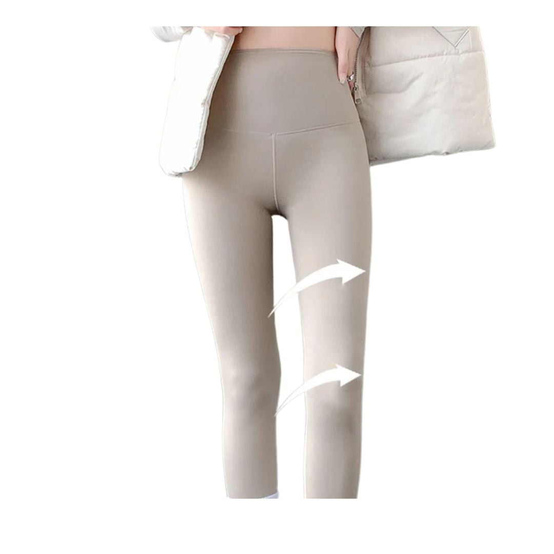 Beige Thermo Leggings mit figurformendem Effekt und elastischem Stoff. Warme Winterleggings für Damen bei Kiddoskiste.