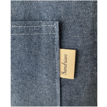 Personalisierte Kinderschürze Jeans von Sandrian – handgefertigt & nachhaltig