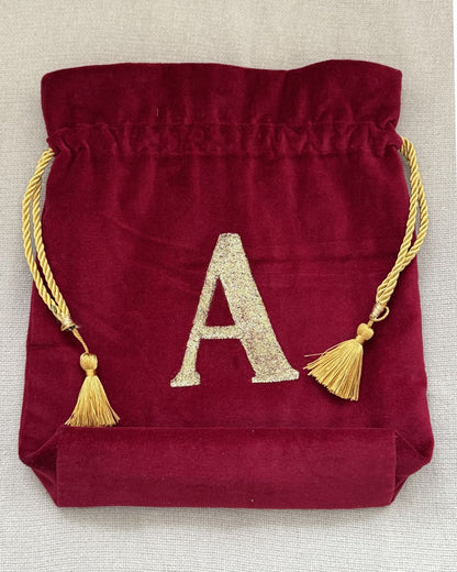 Personalisierter Geschenkbeutel Stoff Bordeauxrot - Weihnachten Samt mit Goldbuchstabe und Quasten Sandrian