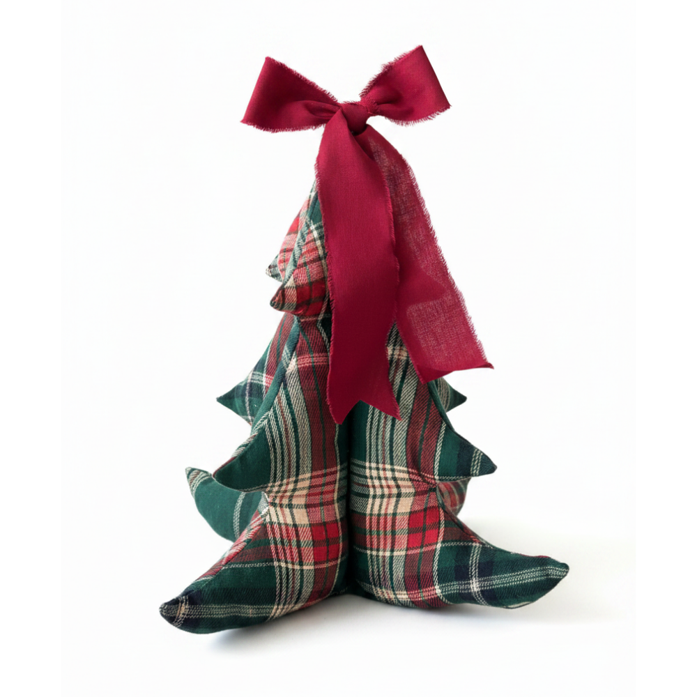 Handgefertigter Stoff-Weihnachtsbaum kariert rot-grün mit Satinschleife, weichgepolstert, 28×20 cm – Kiddoskiste