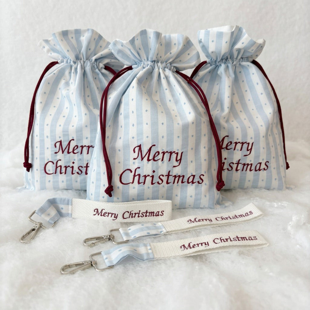 Geschenkbeutel für Weihnachten mit Stickerei Merry Christmas mit Schlüsselanhänger