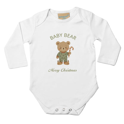 Weißer Babystrampler mit Babybär und Zuckerstange. Weihnachtsstrampler aus 100% Baumwolle, bequem und festlich für Babys erste Weihnachten.